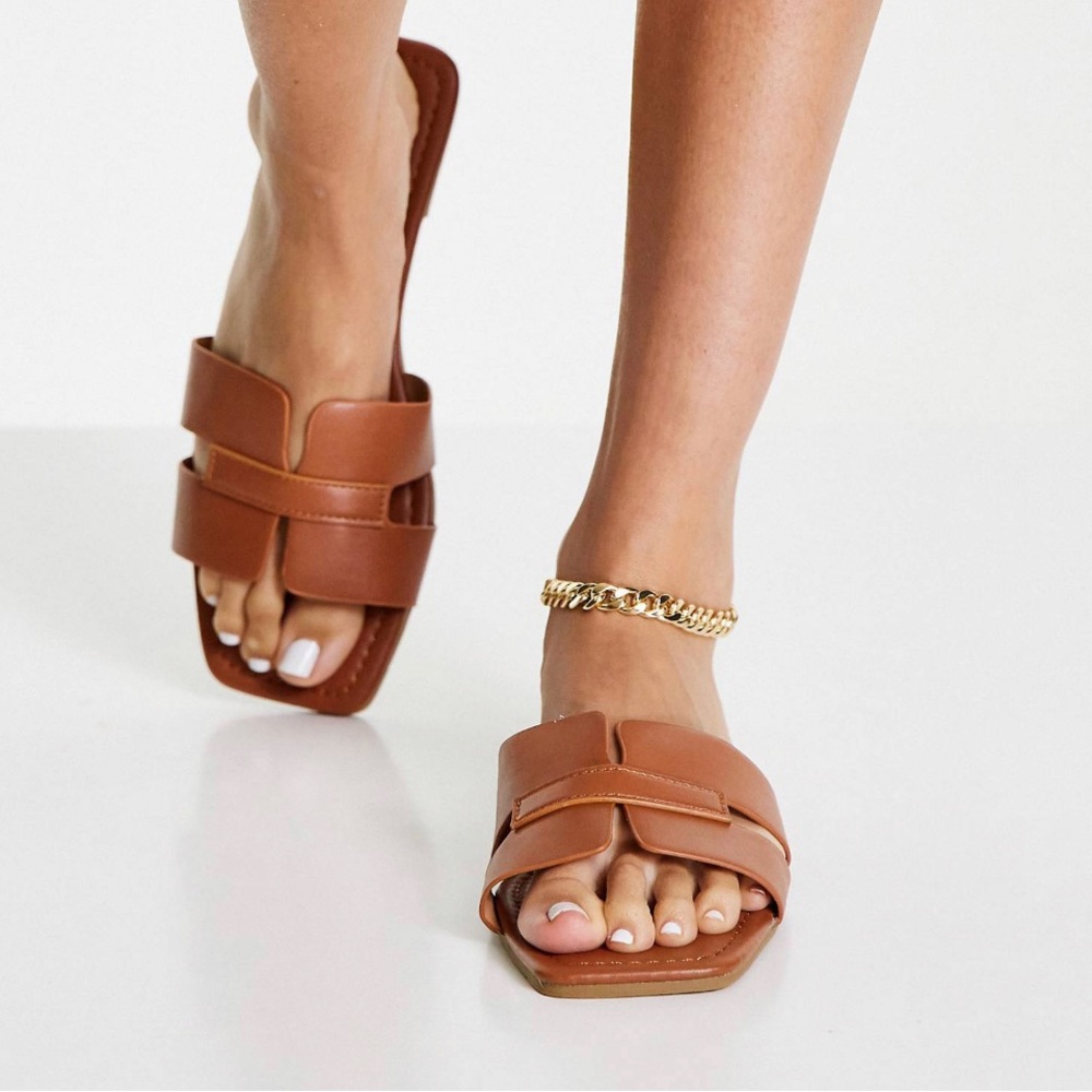 NWT Truffle Collection wide fit slip on mules sandals slides tan brown size 8